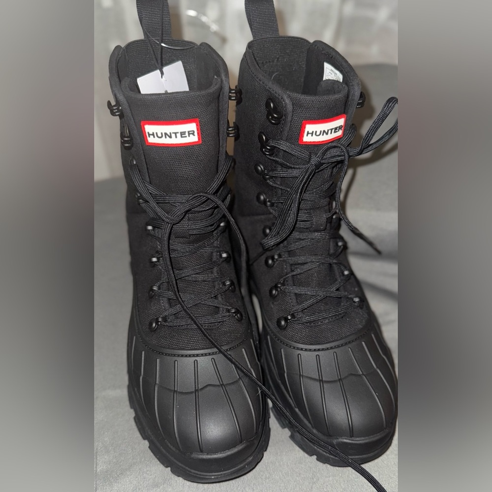 Hunter® 

Woman’s Explorer desert lace up combat boots